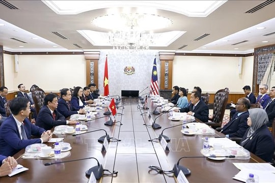 Chủ tịch Quốc hội Trần Thanh Mẫn hội đàm với Chủ tịch Thượng viện Malaysia