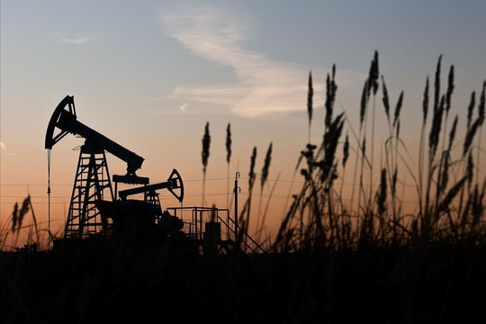 Nga giảm giá dầu để bảo vệ tài chính công