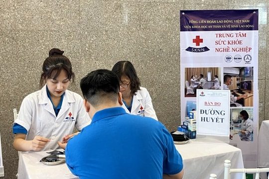 Nghỉ việc hưởng chế độ ốm đau có phải đóng BHYT?