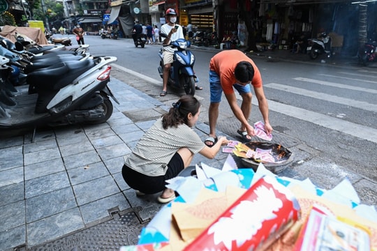 Không thể lơ là nguy cơ cháy từ thắp hương, đốt vàng mã