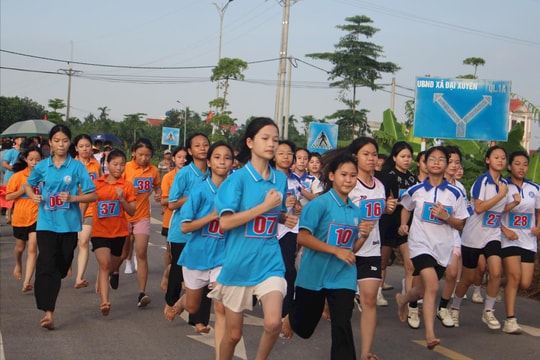 Gần 200 vận động viên tham gia chung kết Giải chạy Báo Hànộimới lần thứ 50 - Vì hòa bình năm 2025 xã Đại Xuyên