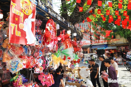 [Podcast] Đêm hội Trăng rằm” lung linh sắc màu Trung thu 2025 tại Hà Nội