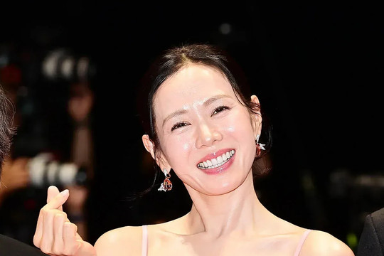 Son Ye Jin rạng rỡ trở lại, hé lộ “dấu ấn đời” mình với chồng