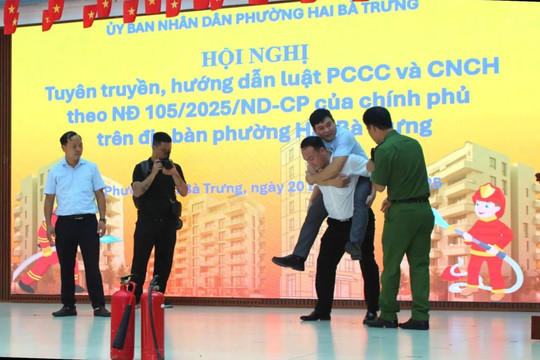 Phường Hai Bà Trưng: Tăng hướng dẫn để cán bộ cơ sở, chủ hộ kinh doanh trở thành tuyên truyền viên phòng cháy, chữa cháy