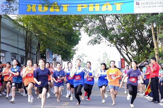 Hơn 400 vận động viên tham gia chung kết Giải chạy Báo Hànộimới mở rộng lần thứ 50 xã Kim Anh