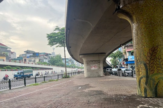 Di dời bãi xe dưới gầm cầu, loay hoay tìm chỗ gửi