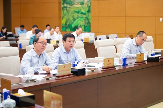 Khuyến khích và bảo vệ người cung cấp thông tin, đấu tranh chống lãng phí