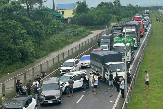 Tai nạn giao thông mới nhất 22/9/2025: tai nạn liên hoàn gây ùn tắc cao tốc Hà Nội - Thái Nguyên