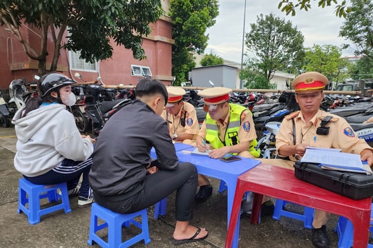TP Hồ Chí Minh: 45% học sinh bị kiểm tra có vi phạm khi điều khiển xe máy chưa đủ tuổi