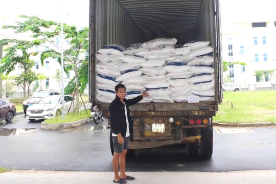 Bắt đối tượng vận chuyển khoảng 40 tấn đường cát nhập lậu từ Campuchia về Việt Nam