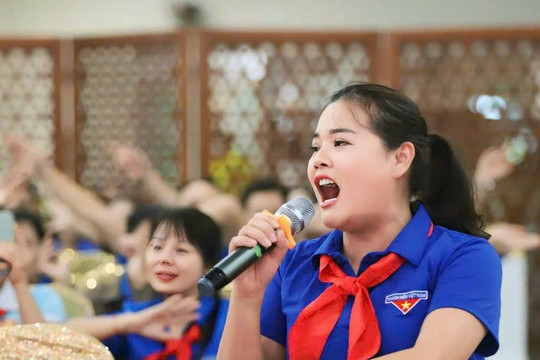 Cô giáo âm nhạc gieo mầm hạnh phúc giữa đại ngàn