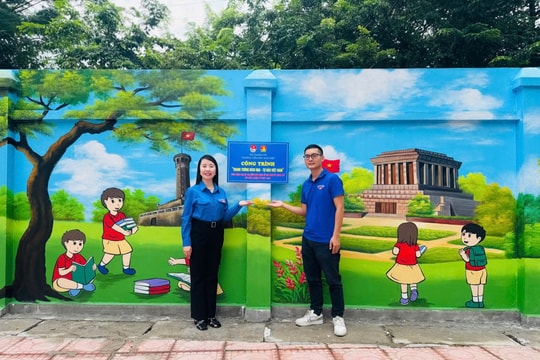 Vẽ niềm tự hào dân tộc từ bức tường học đường