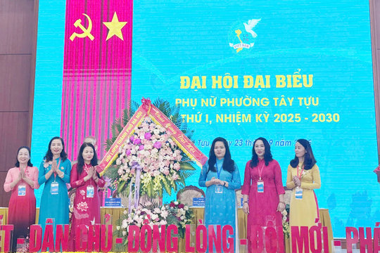 Phụ nữ phường Tây Tựu tích cực xây dựng nếp sống văn minh đô thị