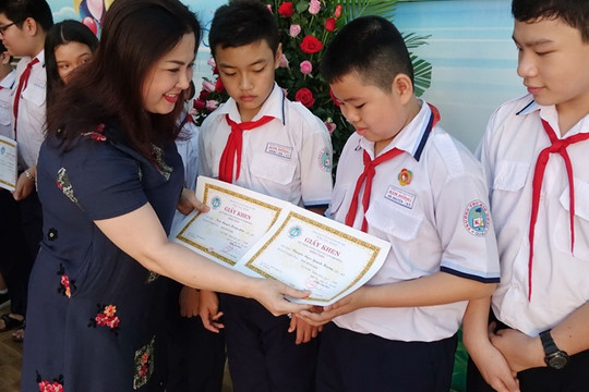 "Thư khen": Hình thức khen thưởng mới đối với học sinh có thành tích