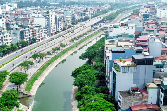 Sông Tô Lịch sau gần một tháng bổ cập nước: những tín hiệu tích cực trong hành trình "hồi sinh"