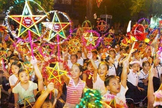Chương trình “Đêm hội trăng rằm - Vui Tết Trung thu” phường Tùng Thiện diễn ra ngày 3-10
