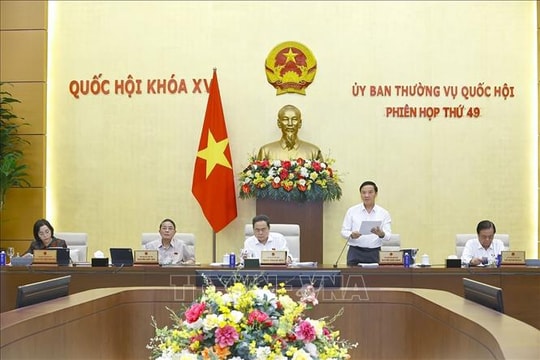 Thông qua Nghị quyết ban hành Quy chế tổ chức và hoạt động của Đoàn Hội thẩm