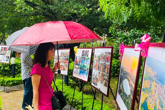 Thưởng lãm ảnh nghệ thuật về “Hà Nội – Còn mãi với thời gian”