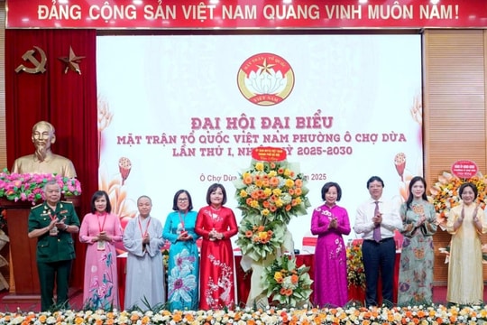 Xây dựng đội ngũ cán bộ Mặt trận vững về chính trị, gương mẫu về đạo đức