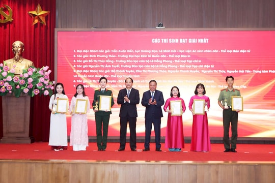 Hà Nội: 99 tác phẩm được trao giải cuộc thi chính luận về bảo vệ nền tảng tư tưởng của Đảng