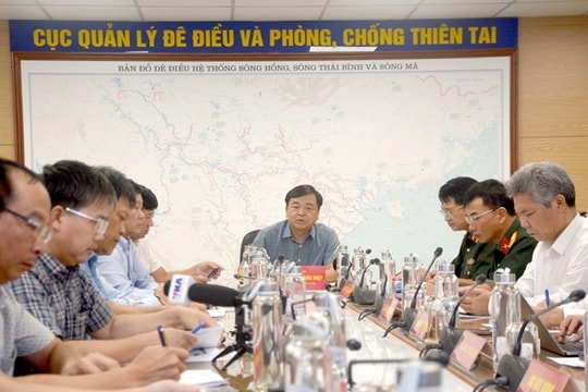 Bão số 10 di chuyển nhanh, gây đợt mưa rất lớn