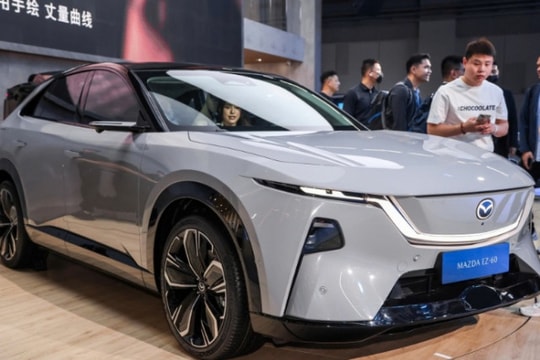 Mazda CX-6e ra mắt: SUV điện hoàn toàn mới, giá từ 445 triệu VNĐ