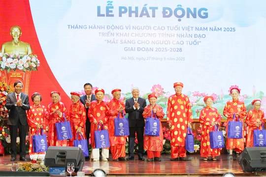 Người cao tuổi là vốn quý của dân tộc, như cây đa, cây đề bóng mát của làng quê