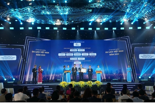 Vietnam Airlines được vinh danh “Hãng hàng không phục vụ khách du lịch tốt nhất” năm 2025