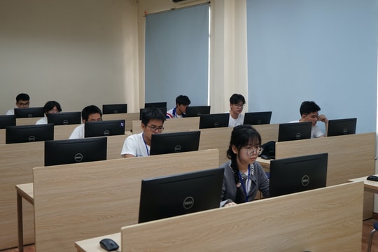 Từ năm 2027, thi tốt nghiệp THPT trên máy tính ở nơi đủ điều kiện