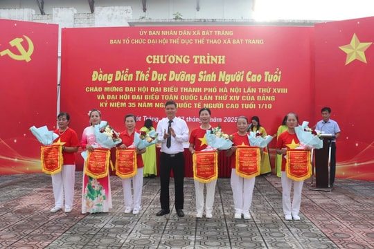 Bát Tràng tổ chức chương trình đồng diễn thể dục dưỡng sinh Người cao tuổi