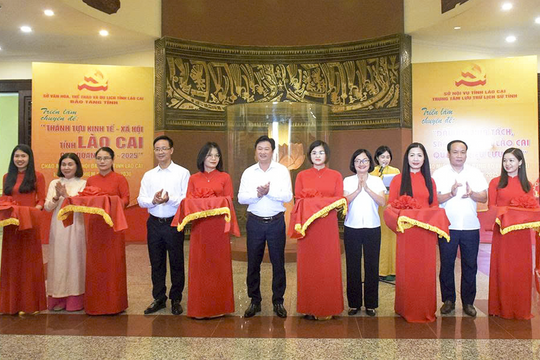 Khai mạc triển lãm thành tựu kinh tế, xã hội tỉnh Lào Cai