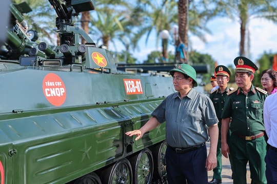 Thủ tướng Phạm Minh Chính làm việc tại Tổng cục Công nghiệp quốc phòng