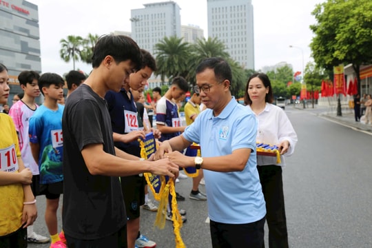 130 VĐV phường Hà Đông tham gia Chung kết giải chạy Báo Hànộimới lần thứ 50