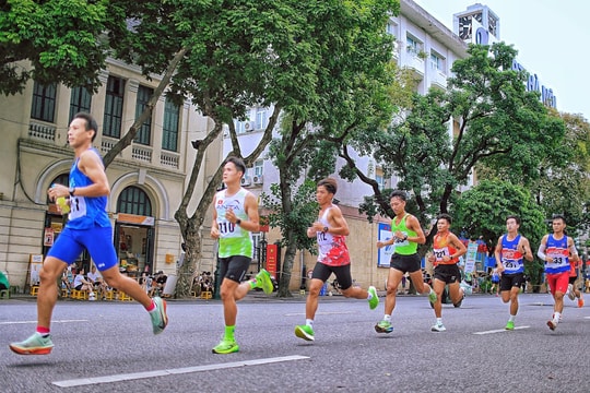 Sôi nổi chung kết Giải chạy Báo Hànộimới mở rộng lần thứ 50