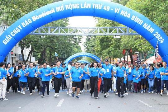 Từ hành trình "Nối liền Bắc - Nam" đến Giải chạy Báo Hànộimới  - Vì hòa bình