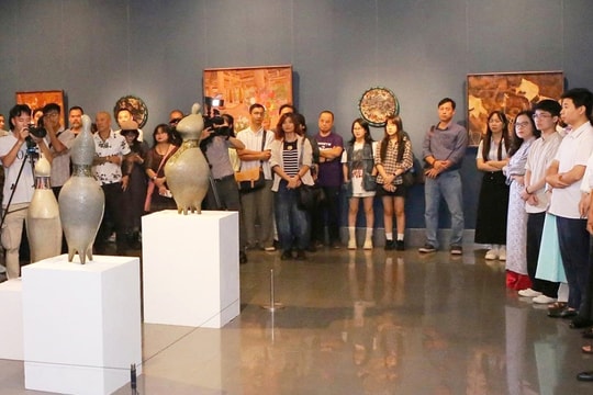 Kể tiếp câu chuyện di sản bằng mỹ thuật đương đại