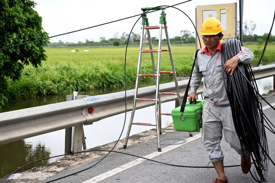 Viettel huy động hơn 470 đội ứng cứu viễn thông trước bão số 10