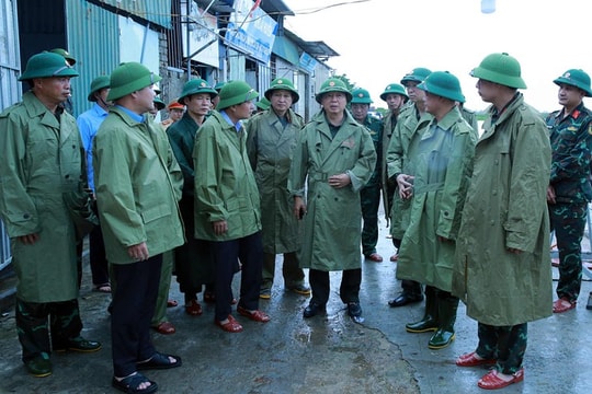 Phó Thủ tướng Trần Hồng Hà: Bão số 10 vào bờ vẫn có thể mạnh cấp 11-13, tuyệt đối không chủ quan
