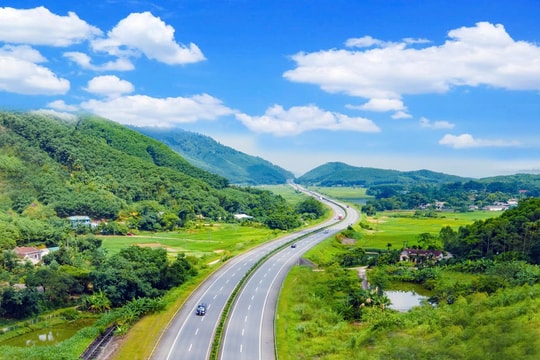 Hơn 7.667 tỷ đồng mở rộng cao tốc Yên Bái - Lào Cai lên 4 làn xe