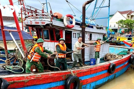 Dự báo 19 giờ ngày 28/9, bão trên vùng biển Nghệ An-Quảng Trị