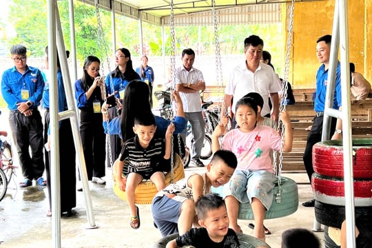 Tình nguyện Thủ đô mang Trung thu ấm áp đến thiếu nhi Thanh Hóa