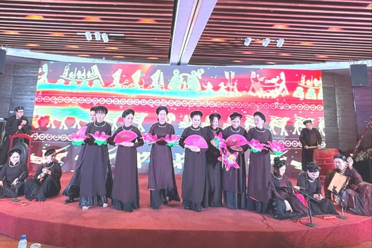 Để thanh âm ca trù mãi ngân vang