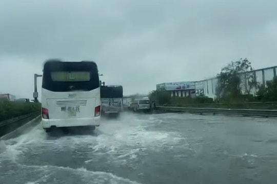 Khẩn! Cấm đường cao tốc từ Thanh Hóa đến Hà Tĩnh do bão số 10 Bualoi