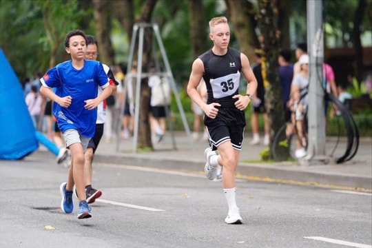 Vận động viên nước ngoài hào hứng tham gia Giải chạy Báo Hànộimới - Vì hòa bình lần thứ 50