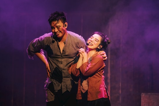 Khi ánh đèn sân khấu tìm đường đến trái tim người trẻ