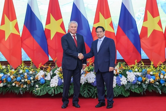 Thủ tướng Chính phủ Phạm Minh Chính tiếp Chủ tịch Duma Quốc gia Nga