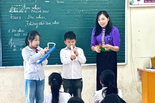 Những khúc nhạc từ trái tim cô giáo bản