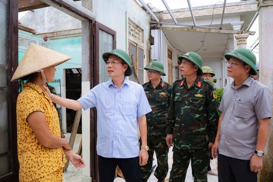 TP Huế: Khẩn trương giúp dân khắc phục hậu quả bão số 10