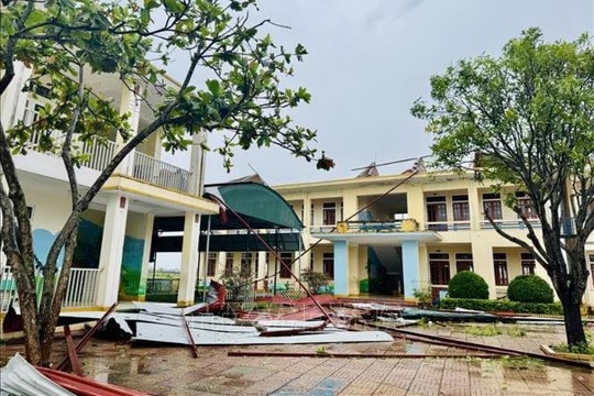 Bão chồng bão, thêm 167 điểm trường tại Hà Tĩnh hư hỏng, tốc mái