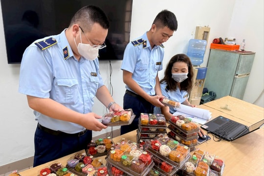 Quản lý thị trường Hà Nội xử lý nhiều trường hợp vi phạm dịp Tết Trung thu 2025